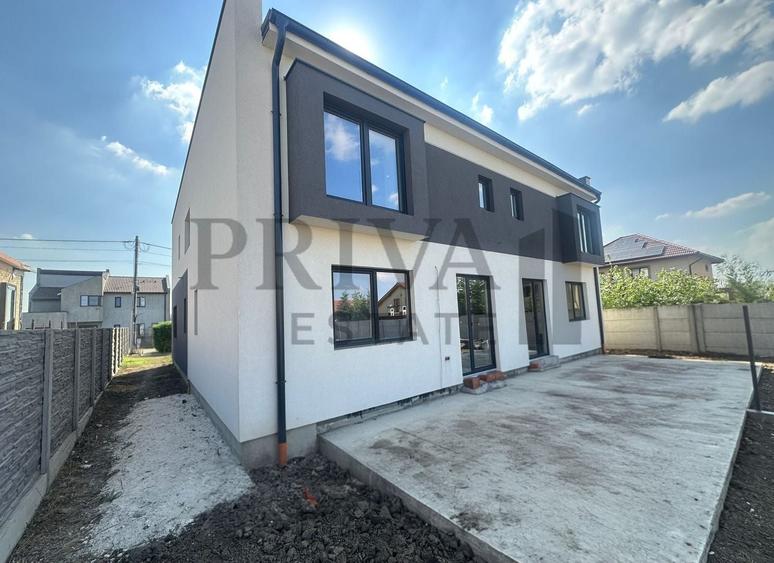 Duplex cu 4 camere cu Canalizare în Dumbrăvița