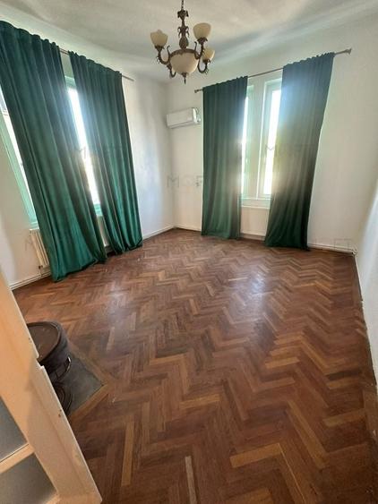 Apartament cu 6 camere decomandat în Tineretului
