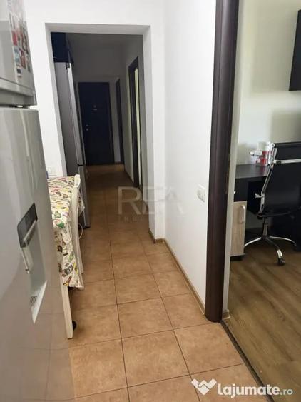 Apartament cu 4 camere semidecomandat în Drumul Taberei
