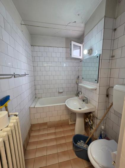 Apartament cu 4 camere semidecomandat în Titan
