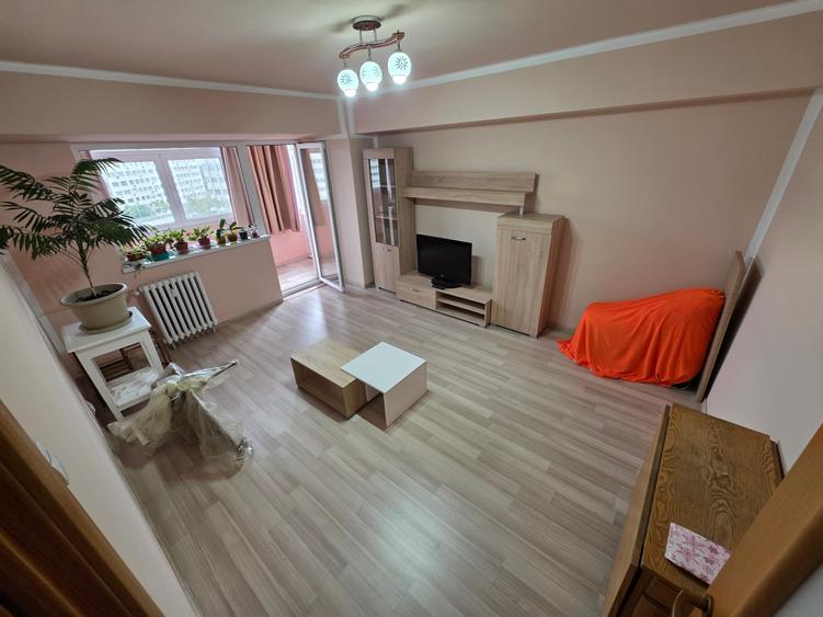 Apartament cu 3 camere decomandat în Doamna Ghica
