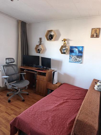 Apartament cu 3 camere decomandat în Astra