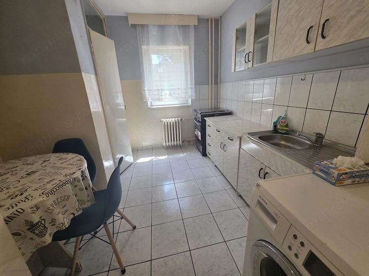 Apartament cu 2 camere semidecomandat în Girocului