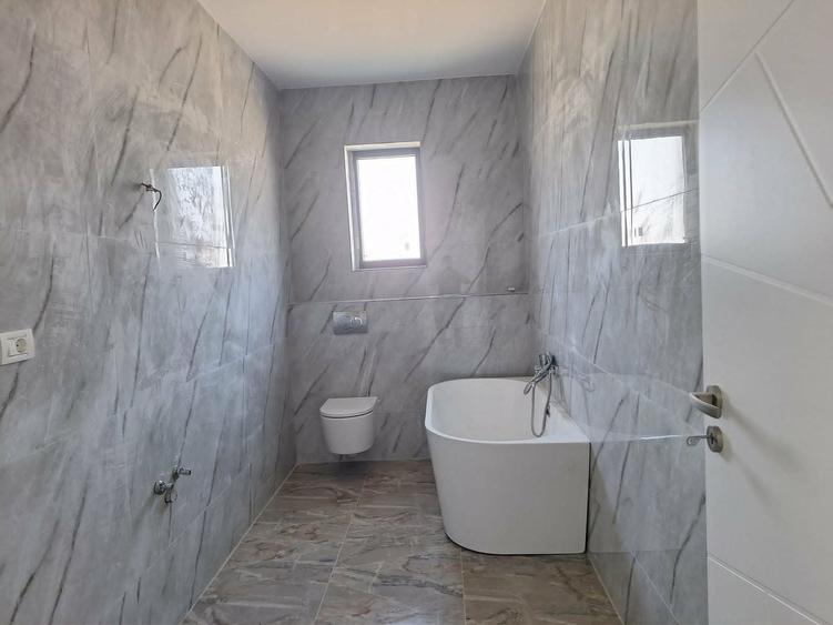Duplex cu 4 camere cu Canalizare în Palazu Mare