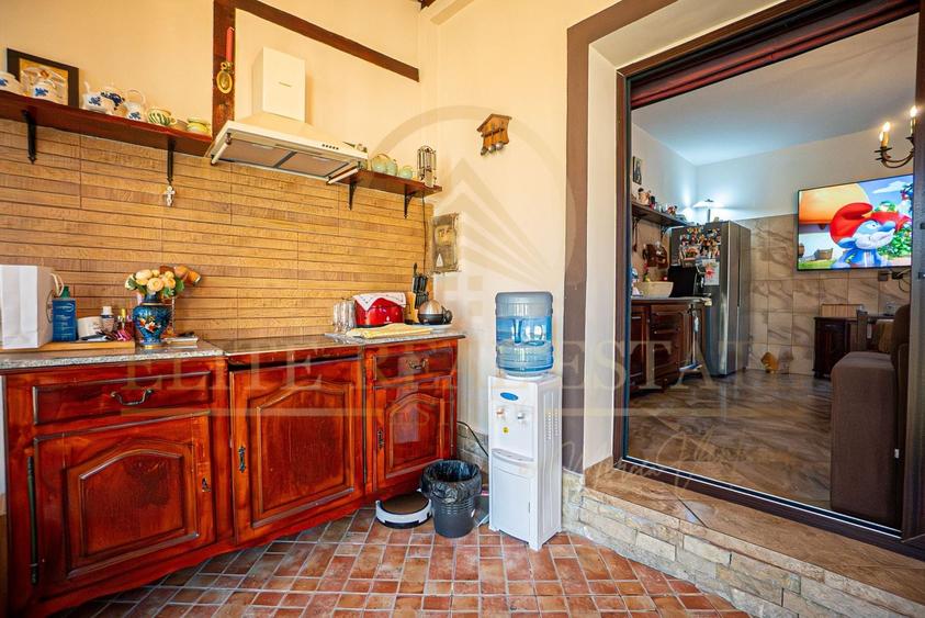 Casă individuală cu 5 camere cu Piscina în Palazu Mare