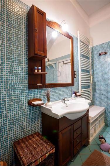 Apartament cu 2 camere semidecomandat, mobilat în Central