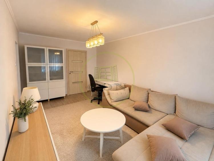Apartament cu 3 camere semidecomandat, mobilat în Rahova