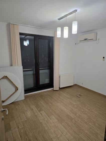 Apartament cu 4 camere decomandat în 1 Mai