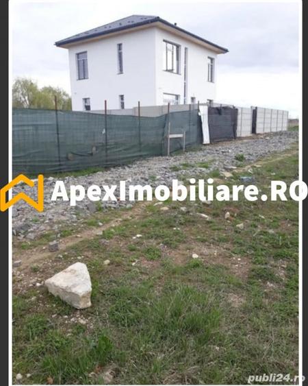 Teren de 420 mp, în Lacul Morii