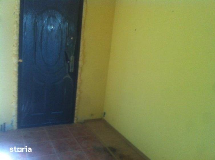 Casă cu 8 camere cu Teren 3100 Mp în Central