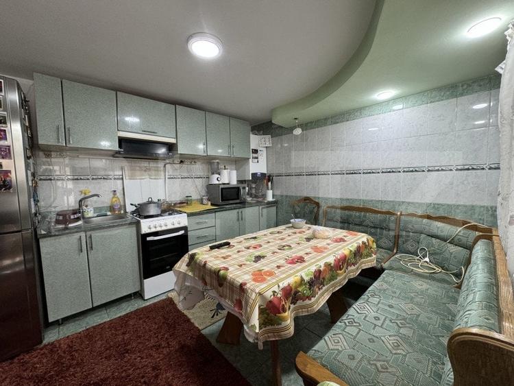 Casă individuală cu 5 camere cu Canalizare în Cârcea