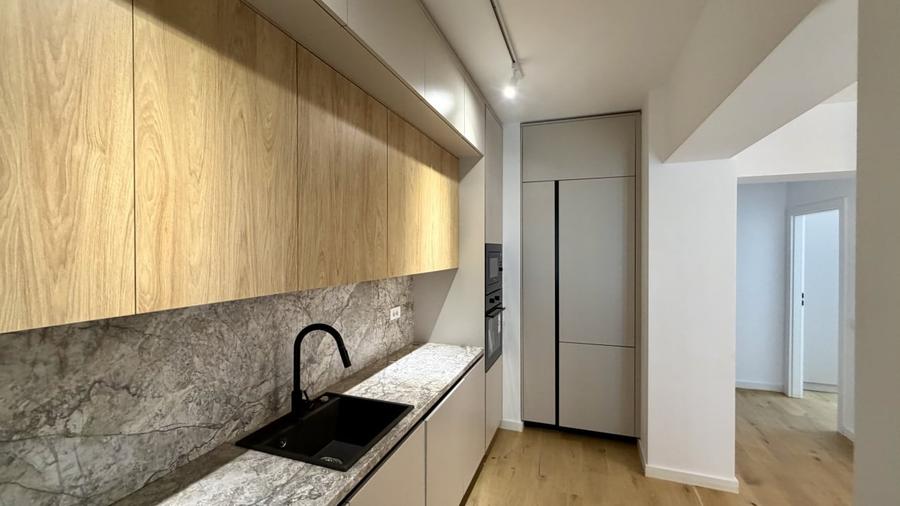 Apartament cu 3 camere decomandat în Pipera