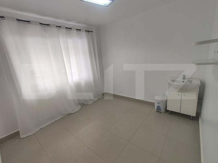 Spatiu comercial/ salon, 66.11 mp, zona Burdujeni - 2
