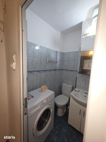 Apartament cu 3 camere semidecomandat în Inel II