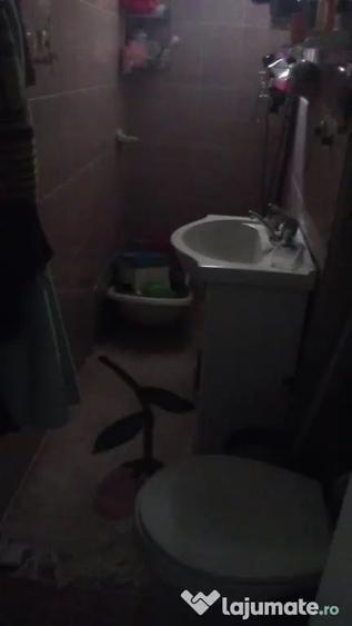 Apartament cu 2 camere decomandat în Rovinari
