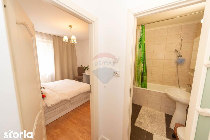 Apartament cu 3 camere, mobilat în Tei