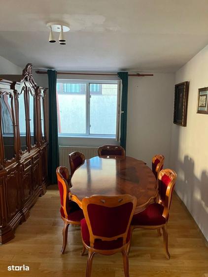 Apartament cu 3 camere decomandat în Vitan