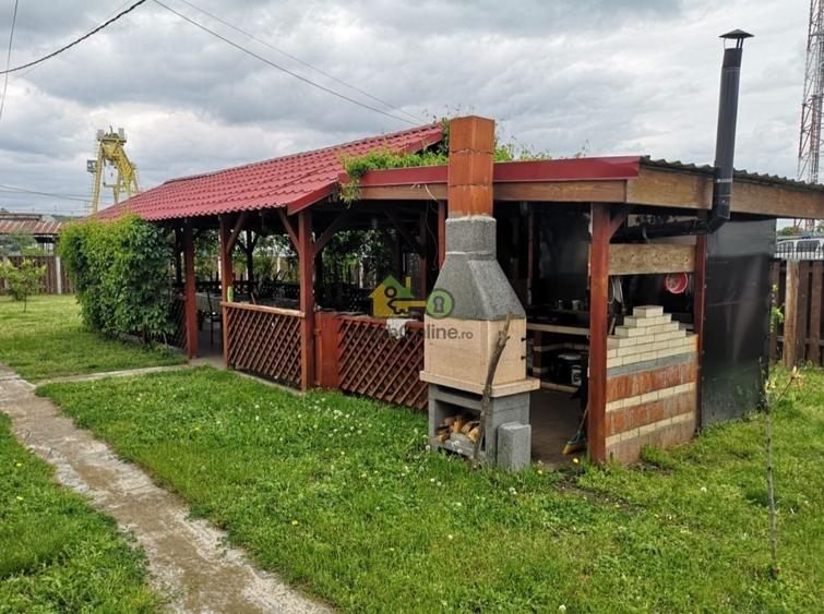 Casă individuală cu 6 camere cu Canalizare în Ultracentral