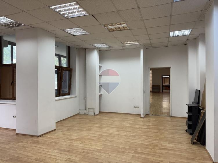 Spațiu comercial, de 304 mp, în Grivița