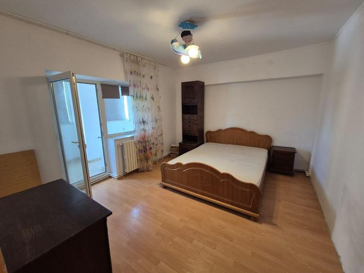 Apartament cu 4 camere decomandat, mobilat în Gara