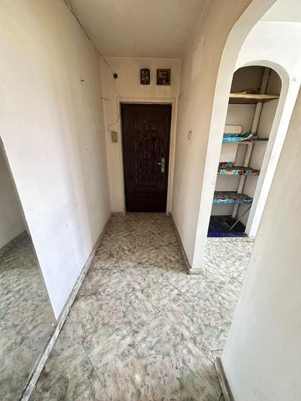 Apartament cu 3 camere semidecomandat în Victoriei