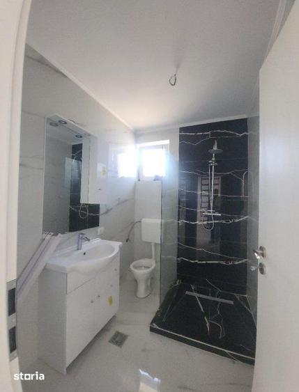 Casă cu 5 camere cu Teren 250 Mp în Central