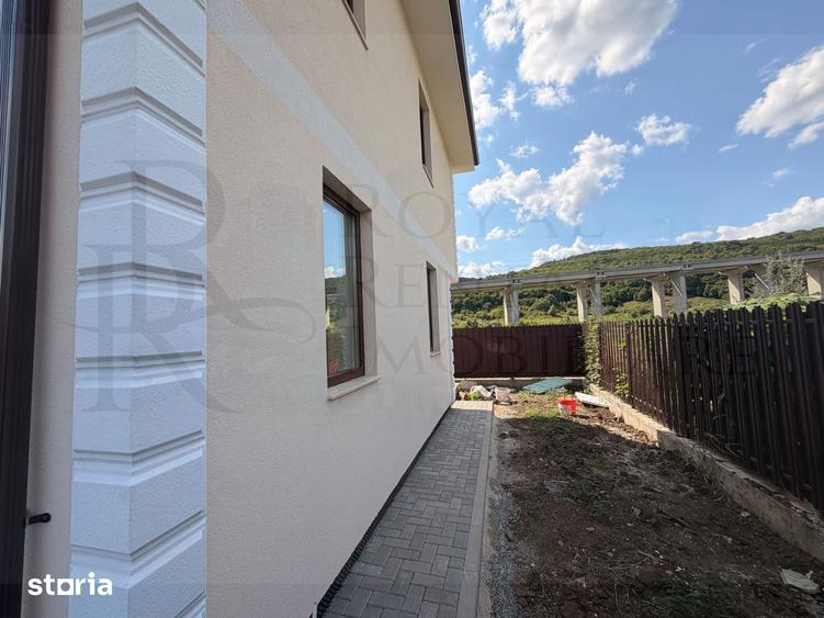 Casă cu 4 camere cu Teren 400 Mp în Florești
