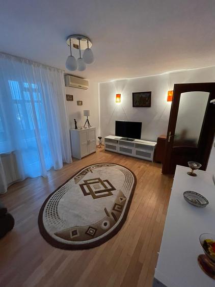 Apartament cu 3 camere decomandat în Berceni