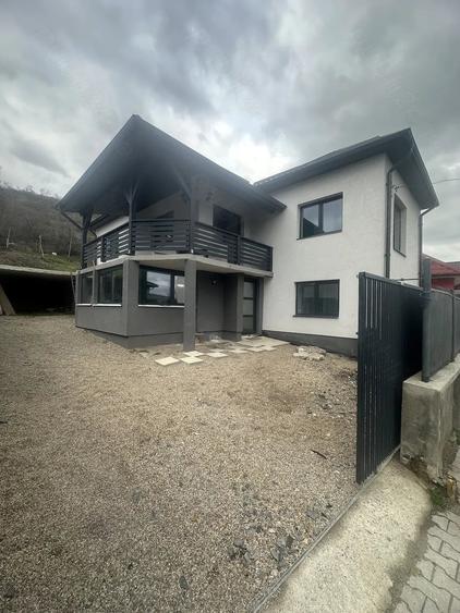 Casă cu 5 camere cu Teren 415 Mp în Baciu