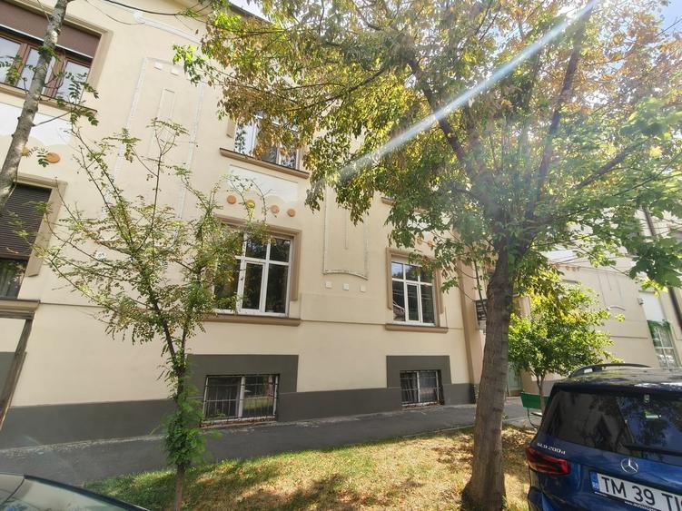 Apartament cu 3 camere semidecomandat în Elisabetin