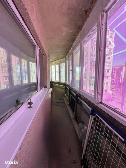 Apartament cu 3 camere semidecomandat în Victoriei