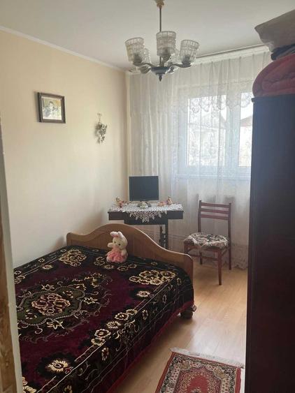 Apartament cu 3 camere semidecomandat în Breaza