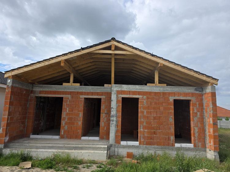 Casă cu 3 camere în Sântandrei