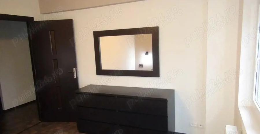 Apartament cu 3 camere decomandat în Drumul Sării