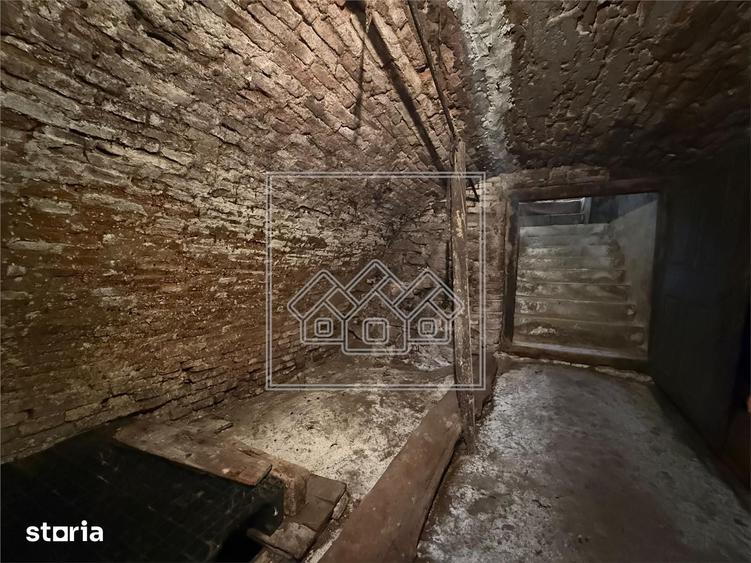 Casă cu 4 camere cu Teren 1418 Mp în Șeica Mare