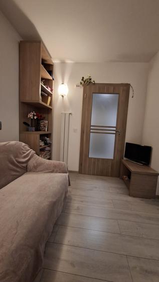 Apartament cu 2 camere semidecomandat, mobilat în Podu Roș