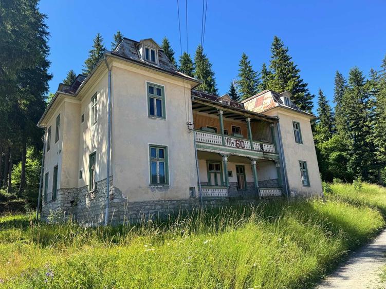 Casă cu 4 camere în Central