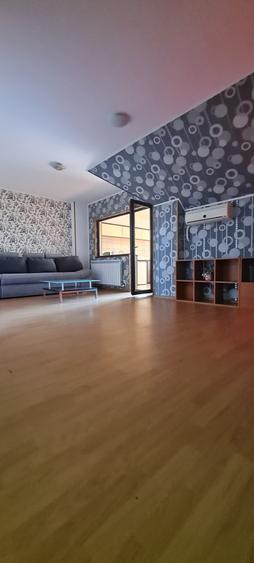 Casă cu 7 camere cu Teren 350 Mp în Est