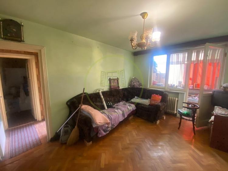 Apartament cu 3 camere decomandat, mobilat în Rogerius