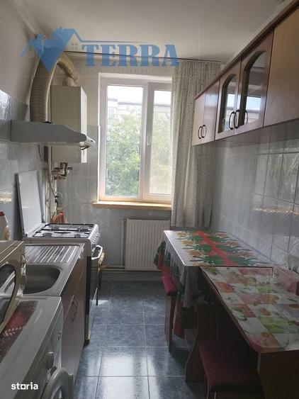 Apartament 2 camere, decomandat, etaj 3 - aproape de centru - 2
