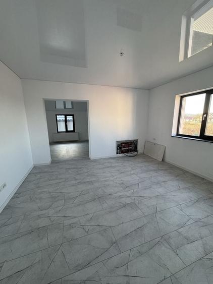 Apartament cu 4 camere decomandat în Bascov