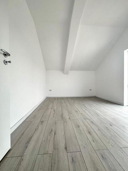 Casă individuală cu 4 camere cu Canalizare în Giarmata