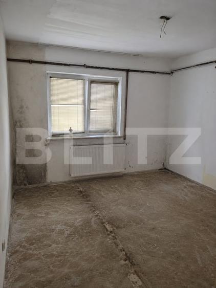 Apartament cu 3 camere decomandat în 1 Mai