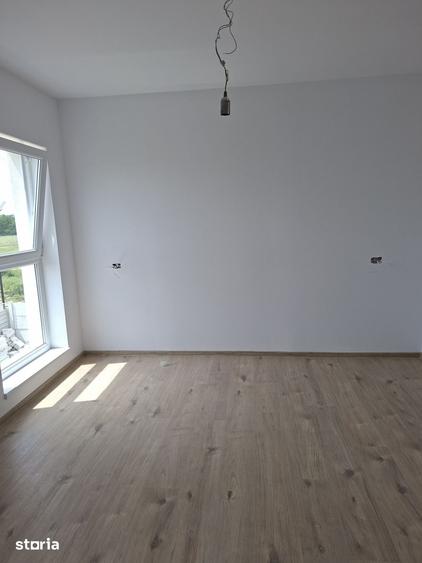 Casă cu 5 camere cu Teren 613 Mp în Malu Mare