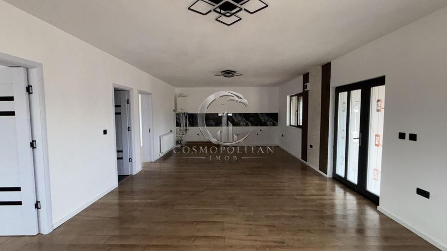 Casă individuală cu 3 camere cu Canalizare în Stâlpu