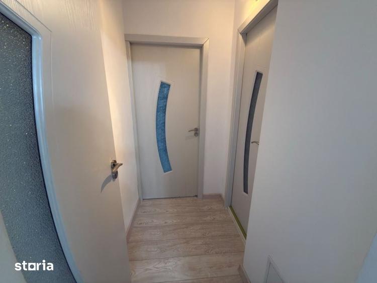 Apartament cu 3 camere semidecomandat în Mărășești