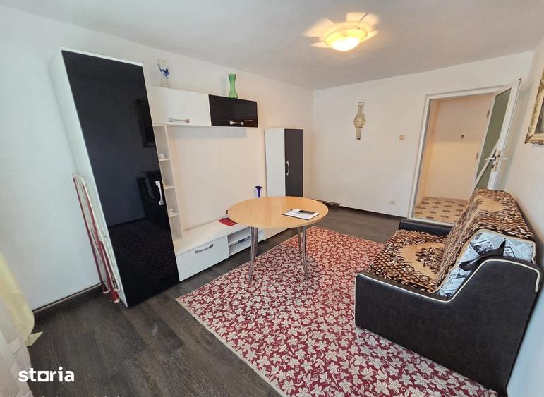 Apartament cu 2 camere semidecomandat în Central