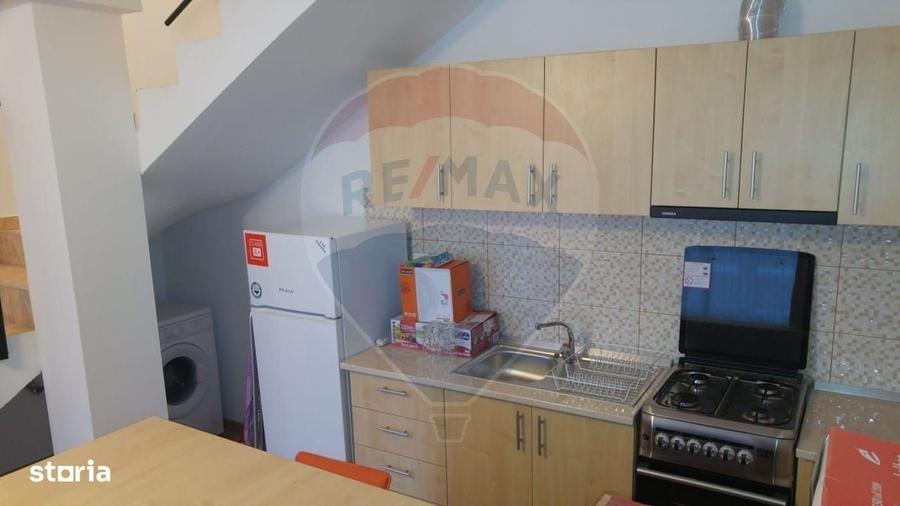 Casă cu 4 camere cu Teren 396 Mp în Central