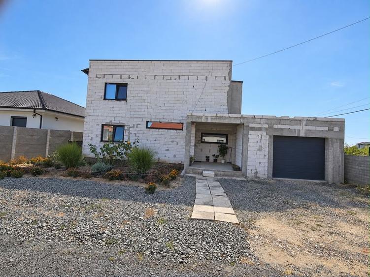 Casă cu 4 camere cu Teren 799 Mp în Ghiroda
