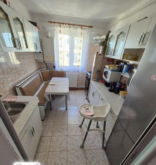 Apartament cu 4 camere decomandat în Central